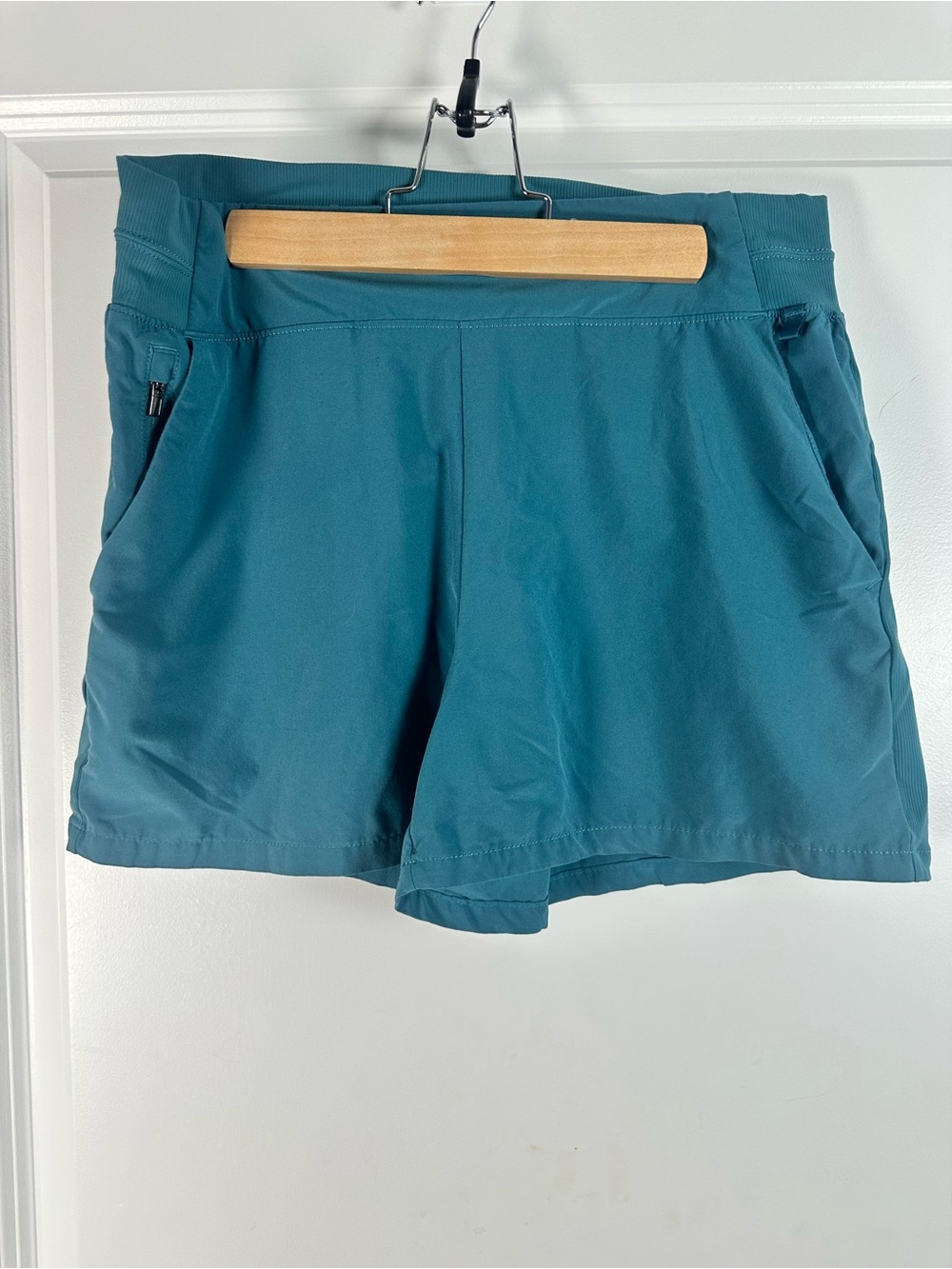 Athleta Women's Teal Shorts Size 10 Zip Pocket Ribbed Waist Athletic - Picture 2 of 7